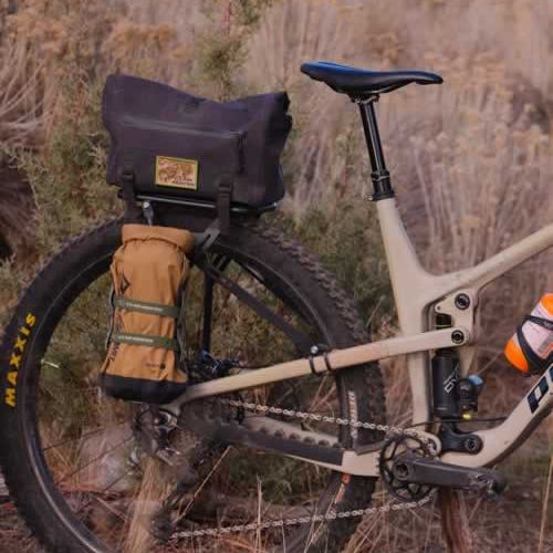 Juniper Trunk Old Man Mountain bag for top of rack